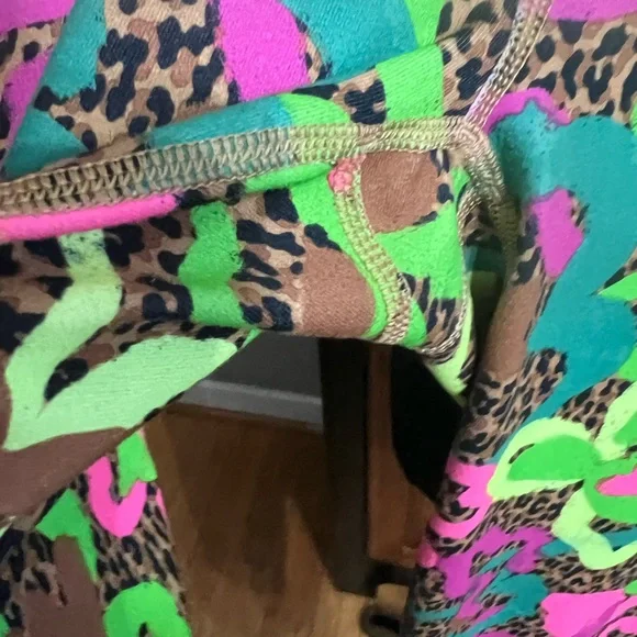 Fabletics Neon Green and Pink Leopard Leggings EUC - Picture 3 of 6